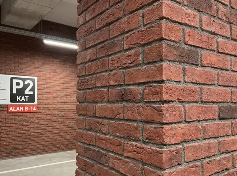 AVM otoparkında Ferro Tuğla Redra ile kaplı kolon