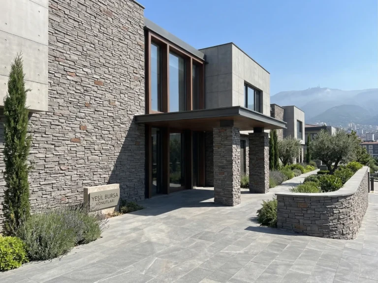 Yeşil Bursa Konutları projesinde Rodos Taşı Anthracite ile kaplı konut girişi
